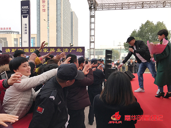 湯鎮業空降浙江,活動現場親切互動 湯鎮業空降浙江,活動現場親切互動
