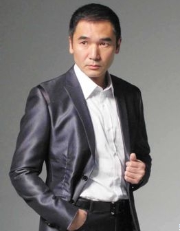 方中信、郭可盈、形象設(shè)計師吉米、劉錫明參加重慶會展中心美博會奧斯卡頒獎盛典