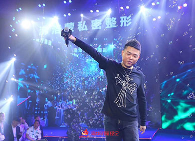 #劉嘉亮?杭州琦雅醫(yī)療美容明星會(huì)現(xiàn)場(chǎng)/亮哥現(xiàn)場(chǎng)與大家一起合唱