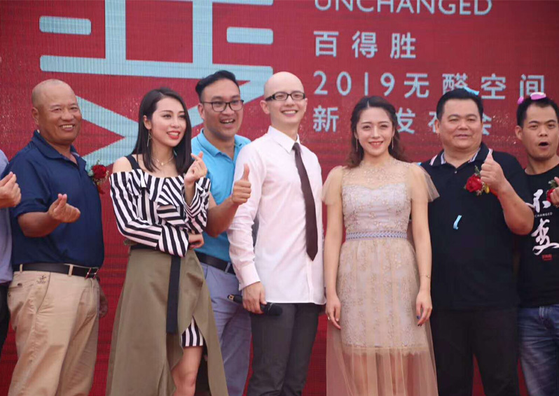 歌星平安、周延英、沈丹丹等明星親臨南寧活動(dòng)現(xiàn)場(chǎng)獻(xiàn)唱，助力廠家新品發(fā)布