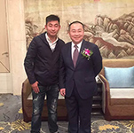 趙曉與經紀人李志合影